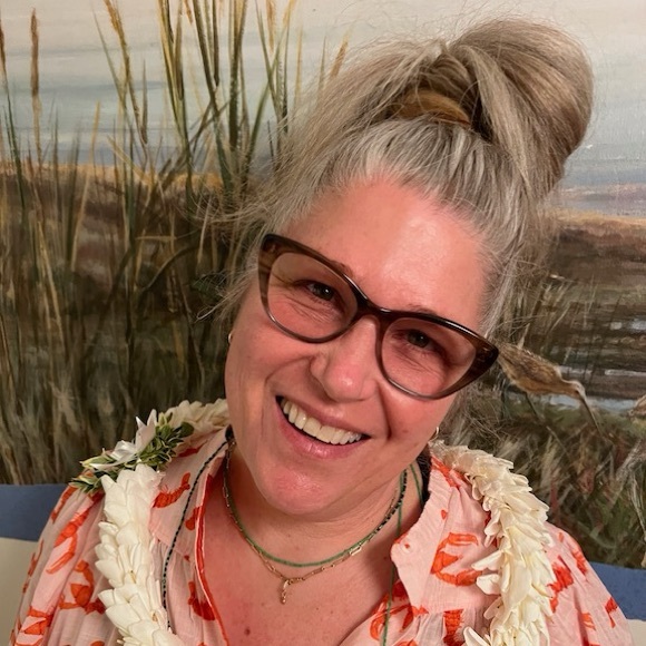 Meet your Posher, Dee - Picture 1 of 2